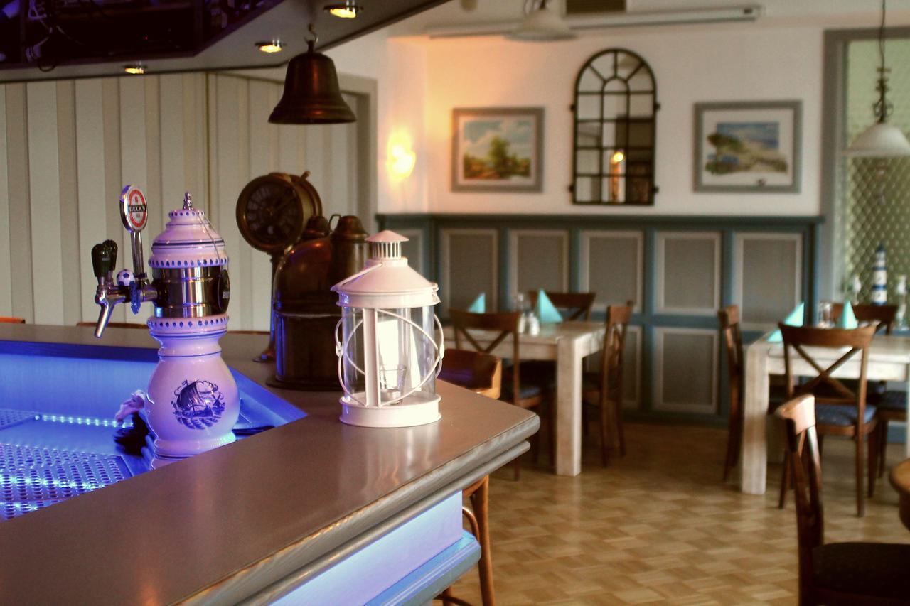 Karstens Gasthof Nordhastedt エクステリア 写真