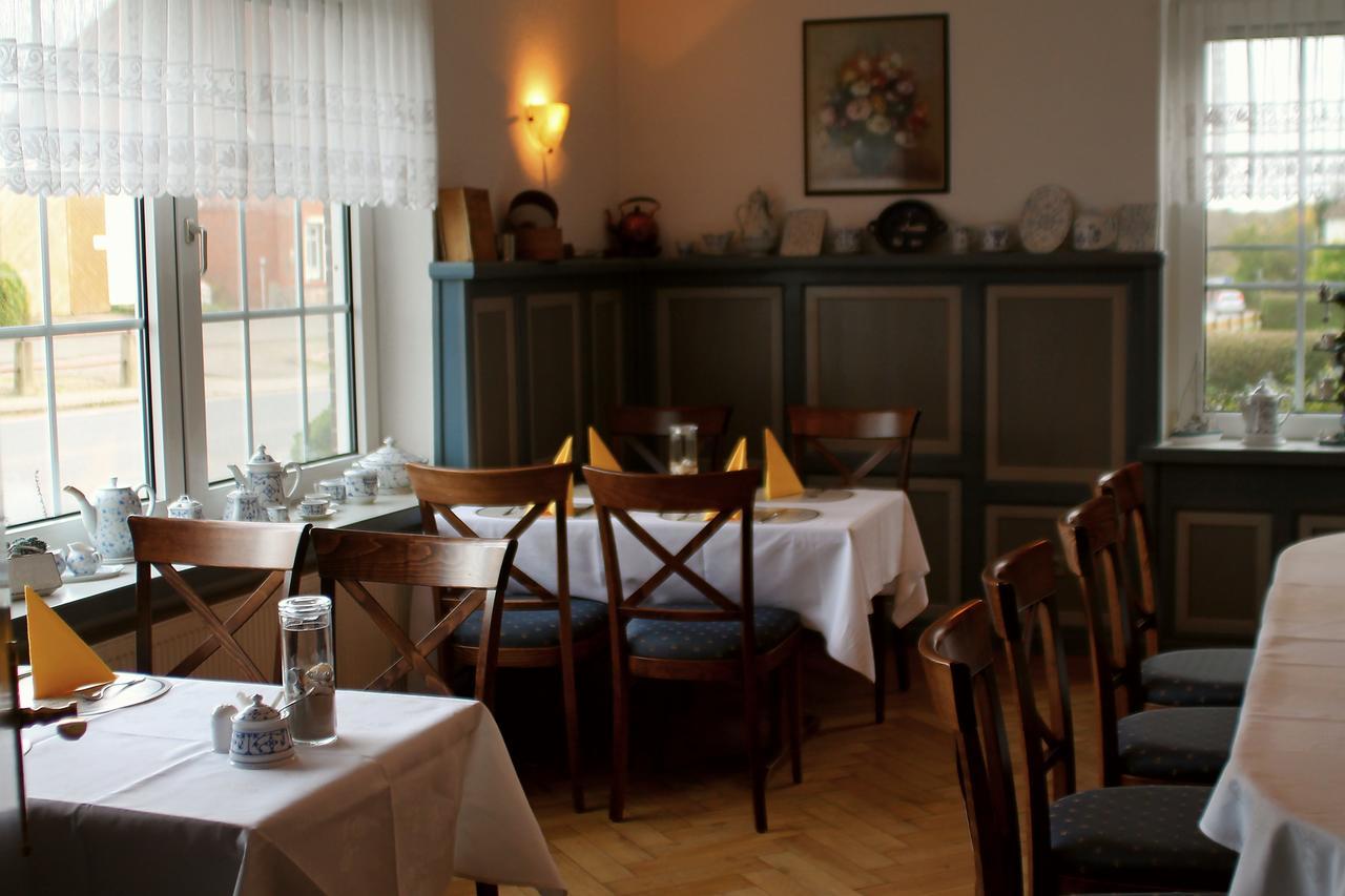 Karstens Gasthof Nordhastedt エクステリア 写真