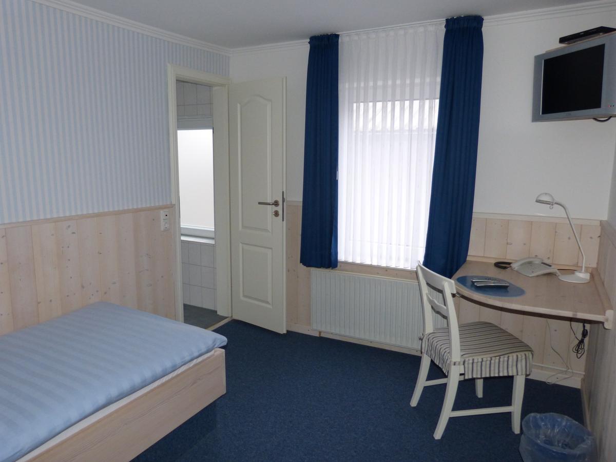 Karstens Gasthof Nordhastedt エクステリア 写真